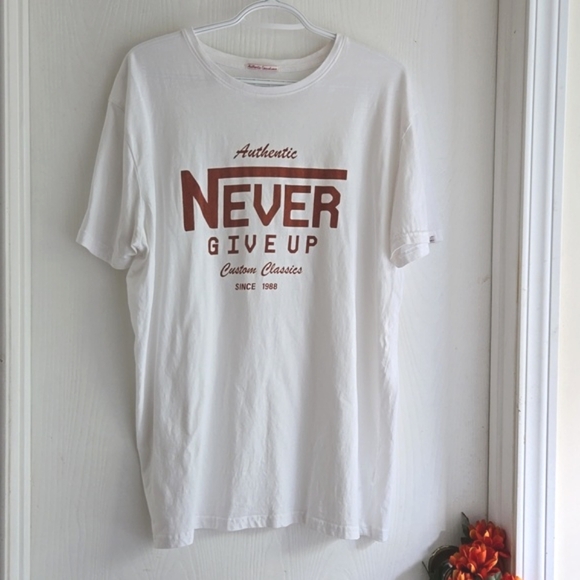 Authentic Casual Wear| Graphic-Inspired White T-Shirt - Picture 5 of 8